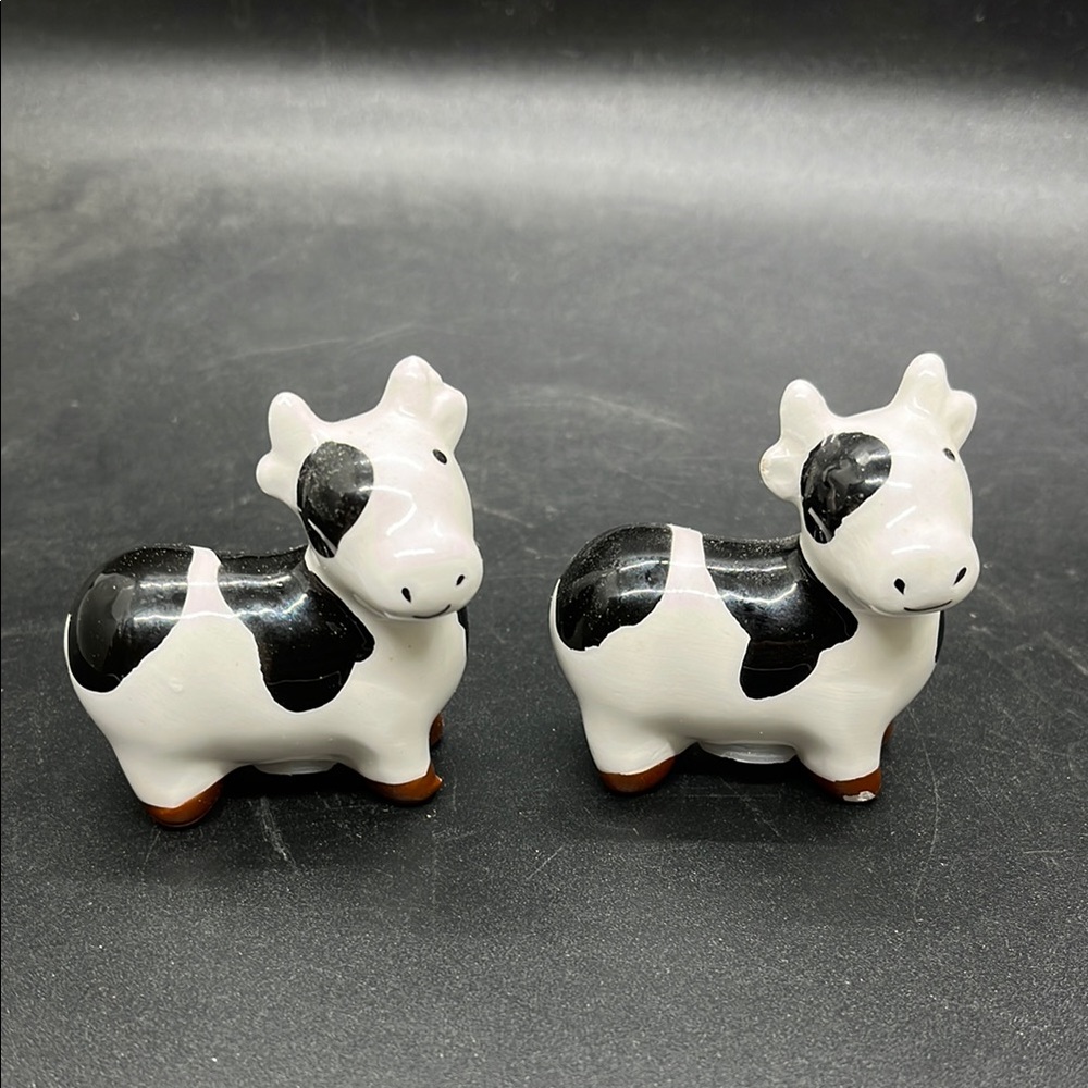 Ceramic Cow Salt and Pepper Shakers - Black & White farmhouse kitchen